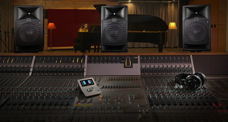JBL 708P