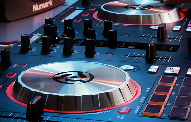 Numark Mixtrack Pro 3