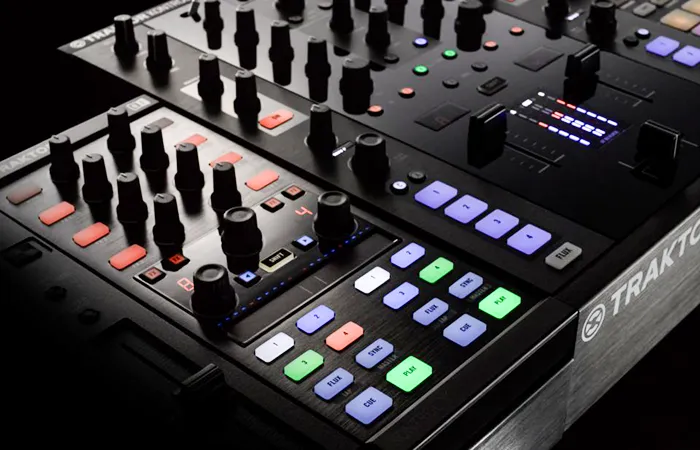 Native Instruments Traktor Kontrol X1 MK2 1