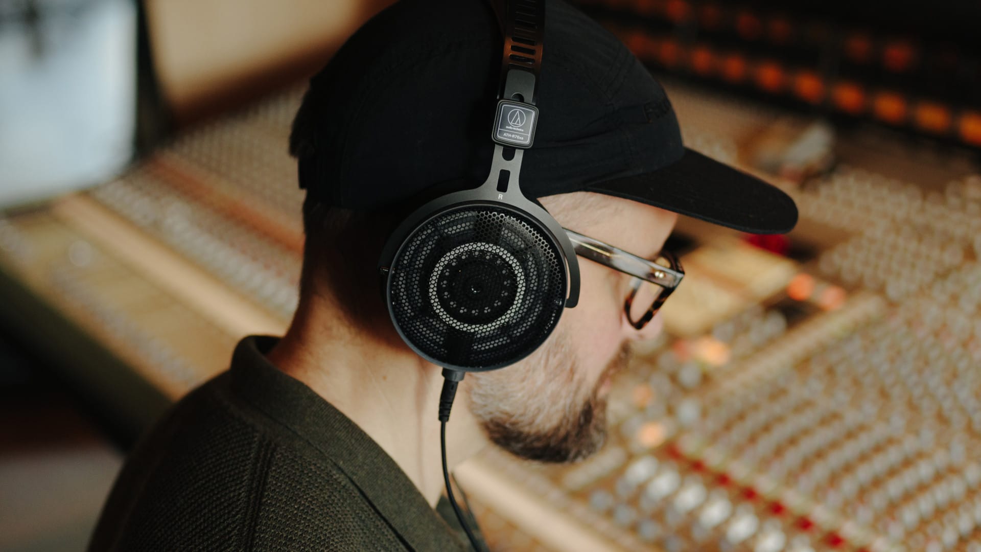 audio-technica-r70xa-hero.jpg (127 KB)