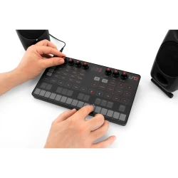 IK Multimedia Uno Synth Analog Synthesizer - Thumbnail